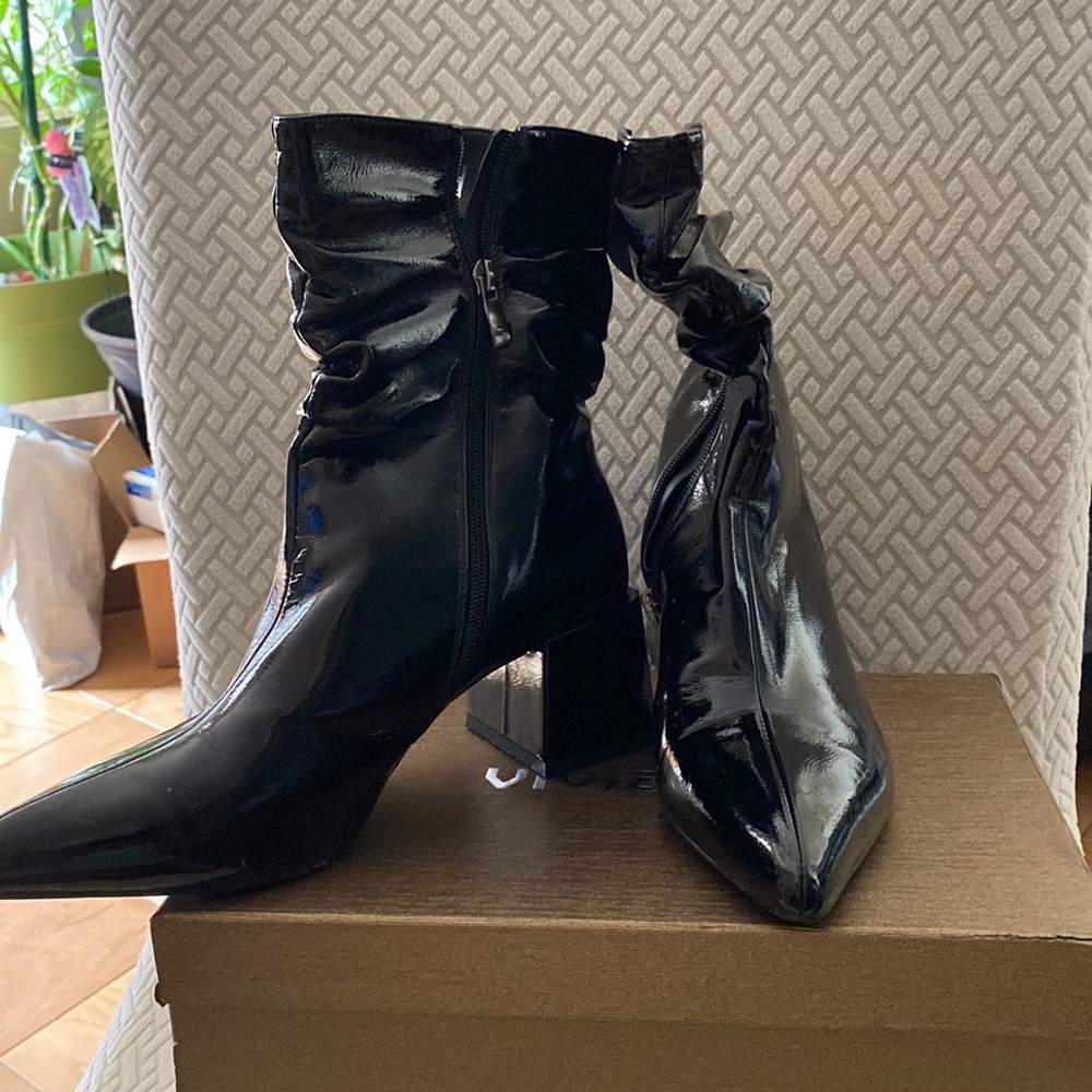 Shiny black ankle boots new like